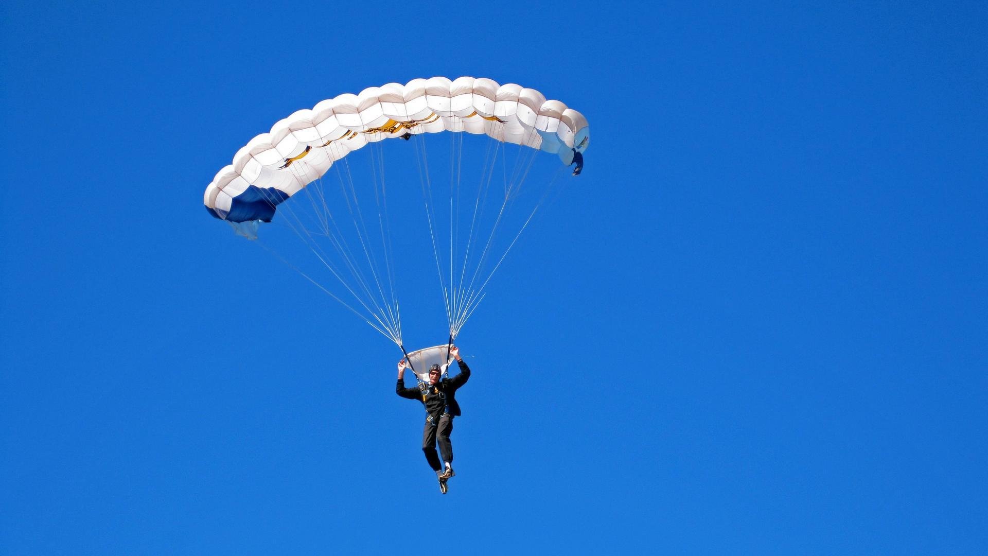 爱游戏平台-生态水域成赛道，轻艇马拉松成焦点，赛艇马拉松世界纪录
